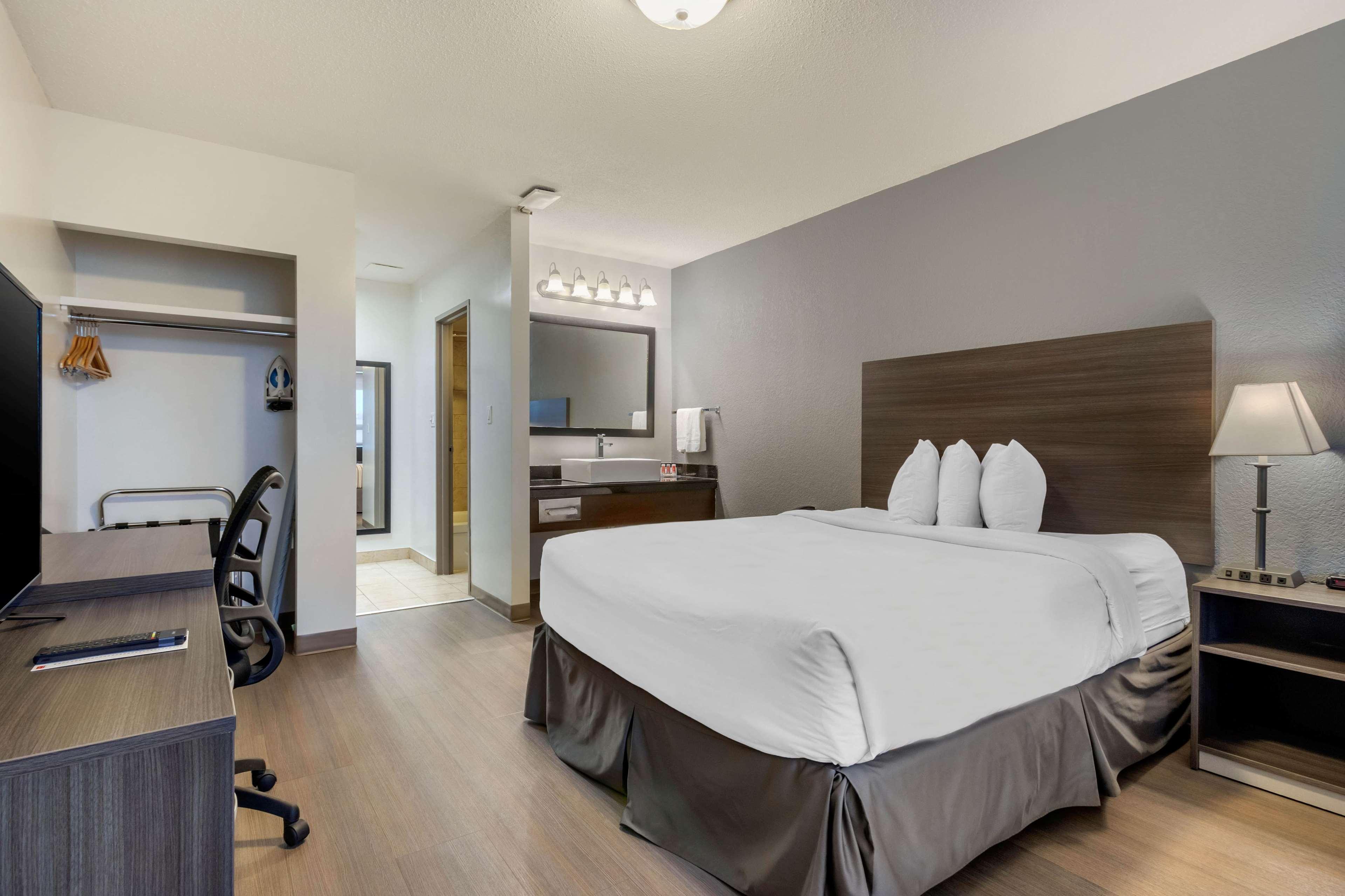 Super 8 By Wyndham Macleod Trail Calgary Hotel Ngoại thất bức ảnh