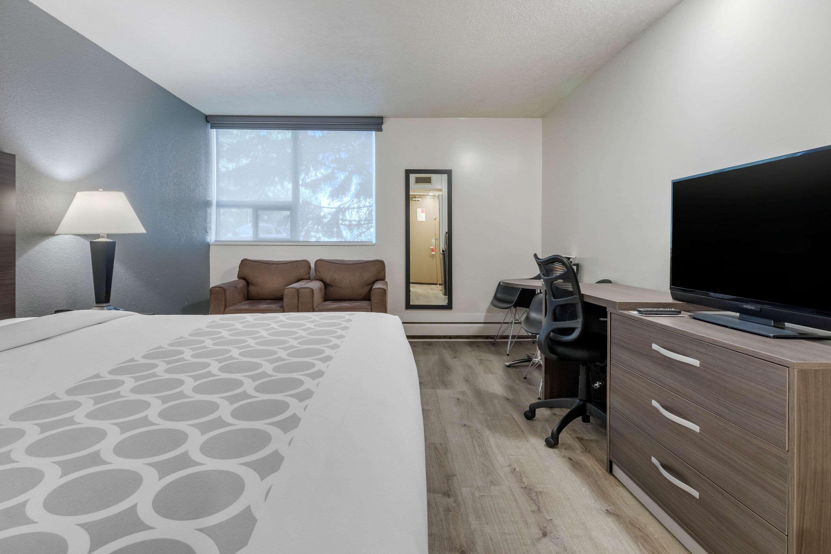 Super 8 By Wyndham Macleod Trail Calgary Hotel Ngoại thất bức ảnh